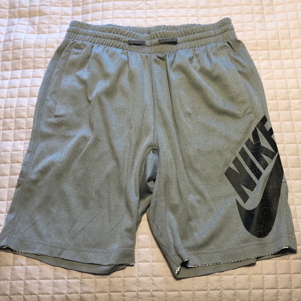 Nike SB Basketball Skateboarding Gym Shorts size S